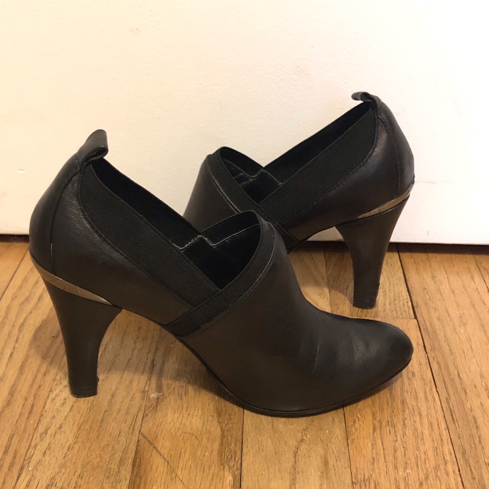 Adrienne Vittadini Black Booties - Picture 1 of 8